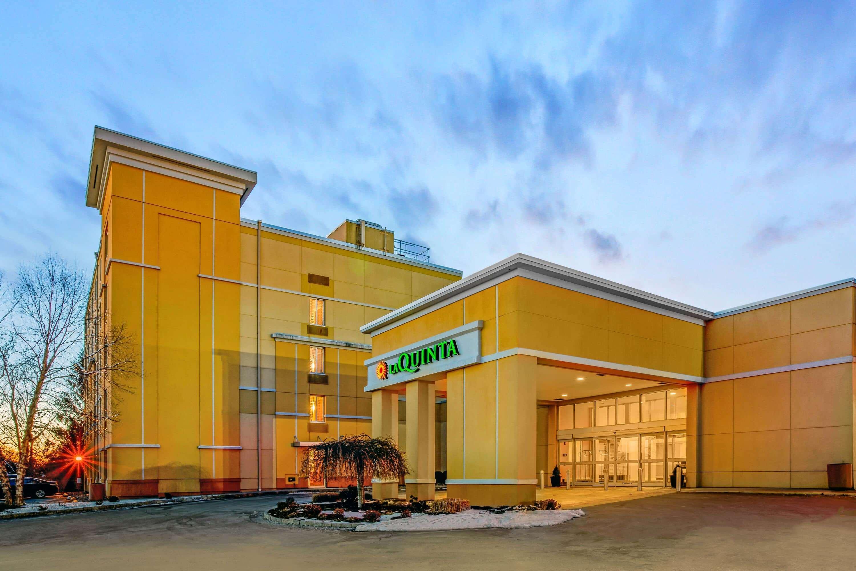 La Quinta By Wyndham Danbury Hotel Exterior foto